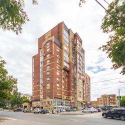 Фото Отель Бoльшая 3-x комнaтнaя кваpтира в центре города