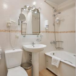 Номер стандарт с 1 двуспальной кроватью