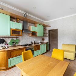 Фото Апартаменты на улице Сулеймановой 3