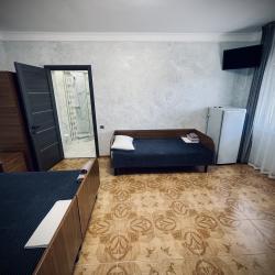 4-местный номер комфорт с 2 односпальными и 1 двуспальной кроватью