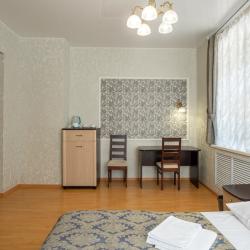 Номер улучшенный стандарт с 1 двуспальной кроватью (с завтраком)
