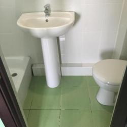 Комната эконом с 1 односпальной и 1 двуспальной кроватью (с завтраком)
