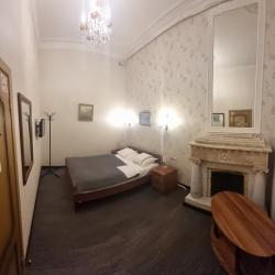Комната эконом с 1 двуспальной кроватью (без окна)