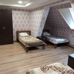 Кровать в 4-местном общем номере (мансарда)