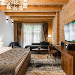 Номер делюкс с двуспальной кроватью c видом на реку и террасой