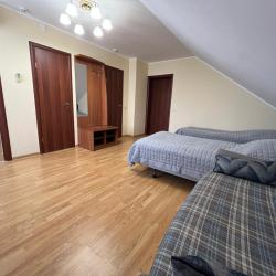 2-комнатный номер люкс с 2 односпальными и 1 двуспальной кроватью