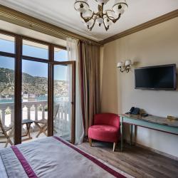 Комната улучшенная с 1 двуспальной кроватью (с завтраком)