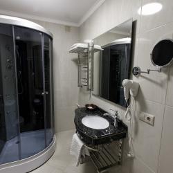 Номер стандарт с 1 двуспальной кроватью (с завтраком)