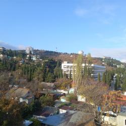 Номер стандарт с 1 двуспальной кроватью c боковым видом на море