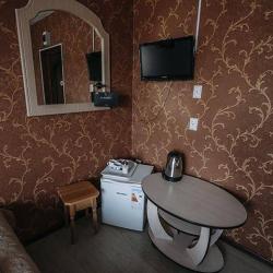 Номер эконом с 1 односпальной и 1 двуспальной кроватью