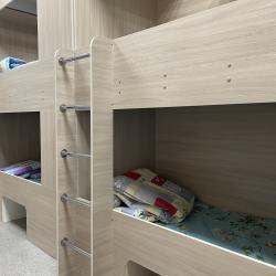 Кровать в общем мужском номере с 6 двухъярусными кроватями (удобства на этаже)