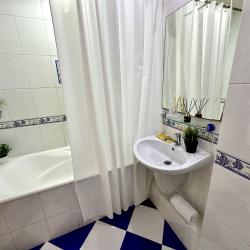 Фото Апартаменты на улице Артёма 25