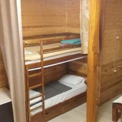Кровать в 6-местном общем номере