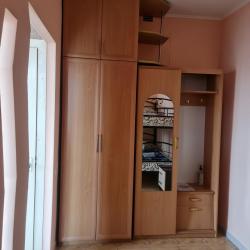 Номер стандарт с 1 двуспальной, 1 двухъярусной кроватью и балконом