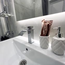 2-комнатные апартаменты стандарт в центре Тюмени с живописным прудом