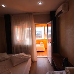 Номер стандарт семейный с 2 односпальными и 1 двуспальной кроватью