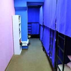 Кровать в общем номере с 4-двухъярусными кроватями