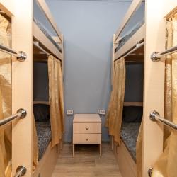 Кровать в 10-местном общем номере