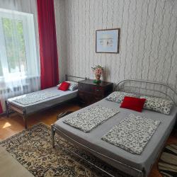 Комната стандарт с 2 односпальными и 1 двуспальной кроватью