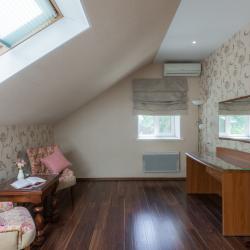 2-комнатный номер люкс с 1 двуспальной кроватью (мансарда) № 5