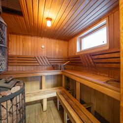 Просторные апартаменты с ремонтом, балконом, видом на лес 207 (60м2)