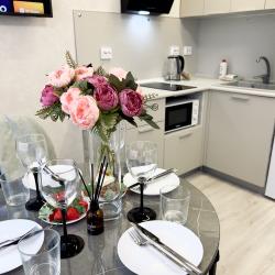 2-комнатные апартаменты стандарт в центре Тюмени с живописным прудом