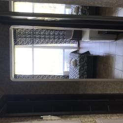 Трехместный номер стандарт с 1 двуспальной кроватью, открытым балконом и боковым видом на море