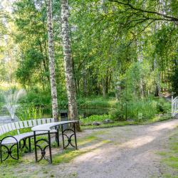 Просторные апартаменты с ремонтом, балконом, видом на лес 207 (60м2)