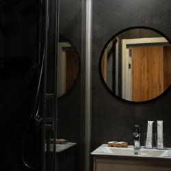 Номер полулюкс семейный с 1 двуспальной кроватью