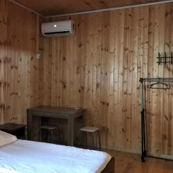 Номер стандарт с 2 односпальными и 1 двуспальной кроватью