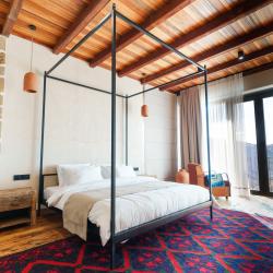 Номер люкс с 1 двуспальной кроватью, ванной и французским балконом