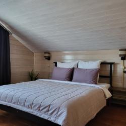 2-комнатный коттедж премиум с 3 односпальными и 1 двуспальной кроватью (мансарда)