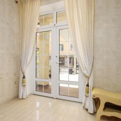 3-комнатные апартаменты люкс Цветочная 35 с 1 двуспальной кроватью