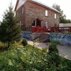 Коттедж в красном стиле