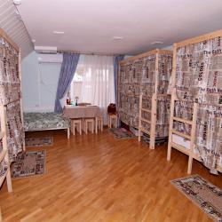 Кровать в 9-местном общем женском номере (удобства на этаже)