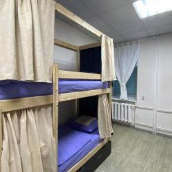 Кровать в 8-местном общем номере