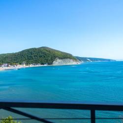 Номер комфорт семейный с 1 двуспальной кроватью