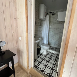 Номер стандарт с 1 двуспальной кроватью (мансарда, 2 этаж, дом №5)