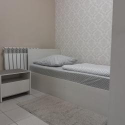 Номер стандарт с 2 односпальными и 1 двуспальной кроватью