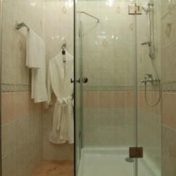 Номер стандарт с 1 двуспальной кроватью