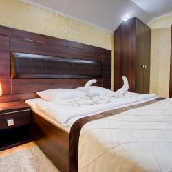 Номер стандарт семейный с 2 односпальными и 1 двуспальной кроватью