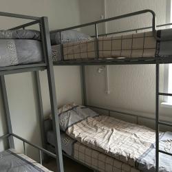 Кровать в 6-местном общем номере №2 (общие удобства)