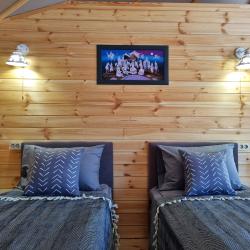 4-местный коттедж улучшенный с 2 односпальными кроватями