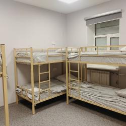 Кровать в 8-местном общем номере