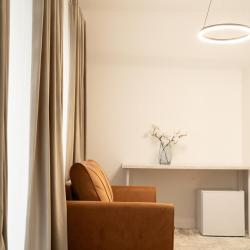 Номер комфорт с 1 двуспальной кроватью, доп. местами и балконом