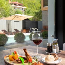 Фото Отель Ikos Polyana