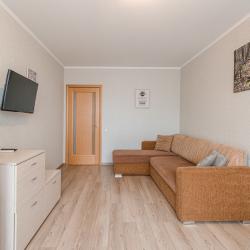 Фото Апартаменты на улице Тополиная 38