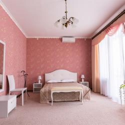 1-комнатный номер полулюкс с 1 двуспальной кроватью