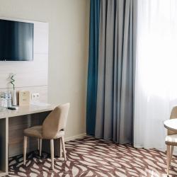 Номер полулюкс с 1 двуспальной кроватью