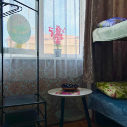 Кровать в 8-местном общем мужском номере